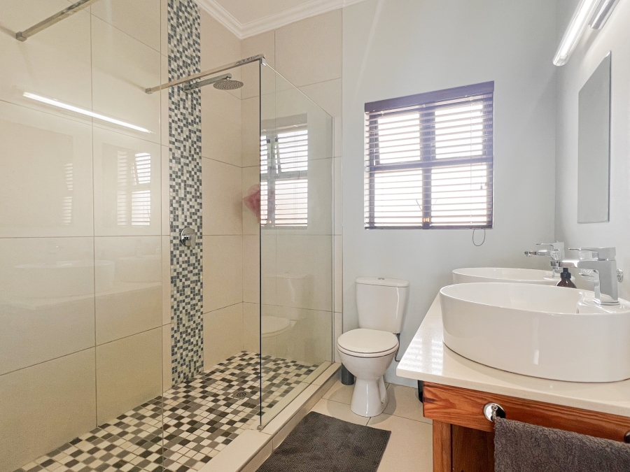 5 Bedroom Property for Sale in Myburgh Park Western Cape